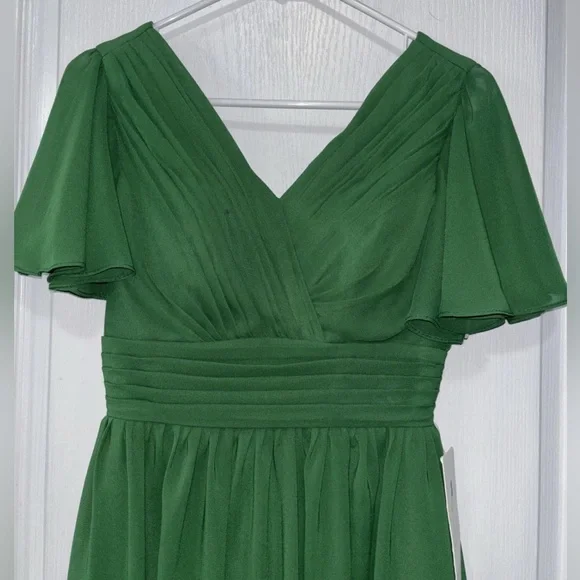 REVELRY Chiffon A-Line Green Size 0 V-Neck Lace Up Back Bridesmaid Dress  Formal Dresses
